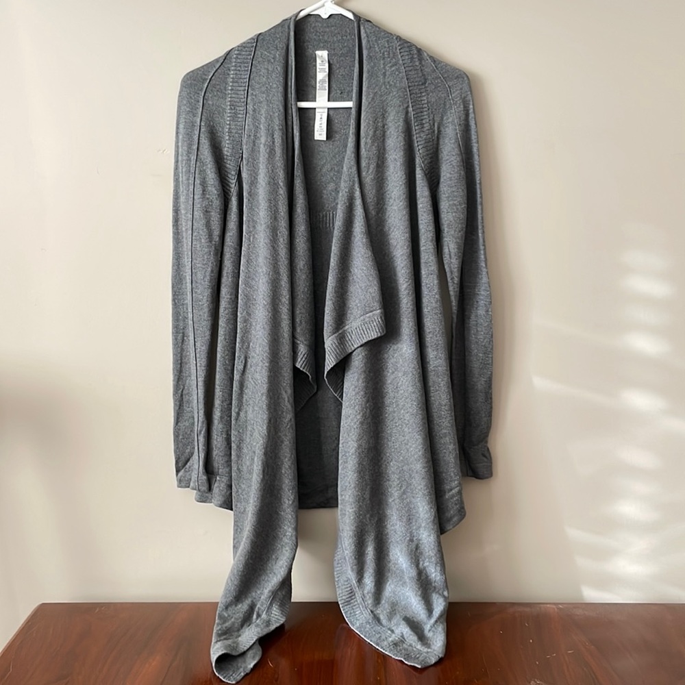 Lululemon express yourself wrap size 4 grey